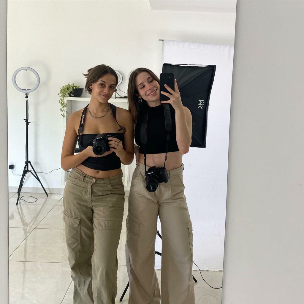 Nina e Luísa são recém formadas no RTVI e fundaram uma produtora audiovisual com estúdio próprio (Foto: Instagram/Divulgação)